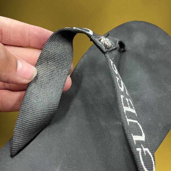 Guess Flip Flops Sz 10.5-11 (11") Preppy Metal G Thongs Beach Core Vacation Goth - Picture 6 of 8